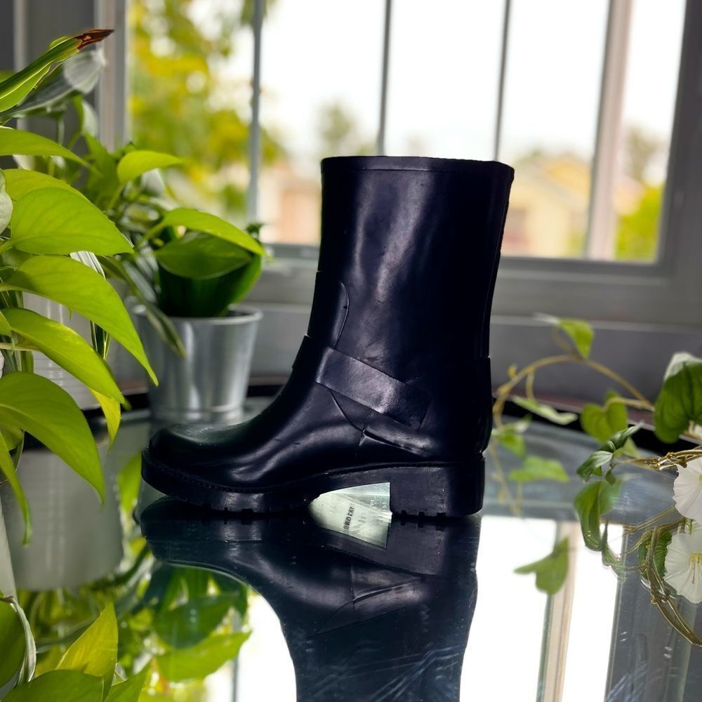 Vince Camuto Rain Boots With Gold Accents Rubber and Black Boots Size 6​​​ - Picture 3 of 14